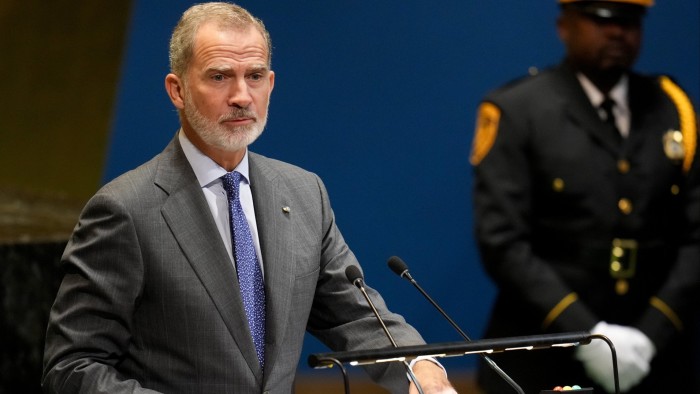 Spain drafts king into China charm offensive