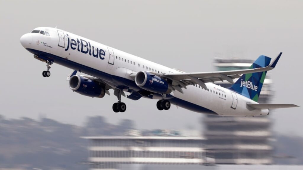 JetBlue flight makes emergency landing after plane loses altitude, passengers injured