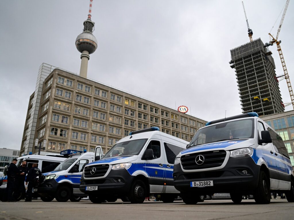 Germany detains man accused of offering to pay people to kill politicians | Cybercrime News